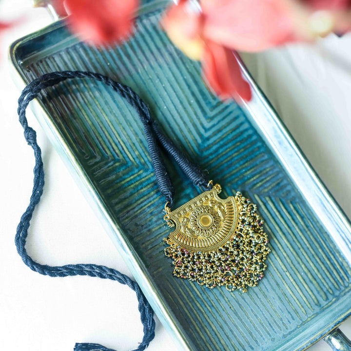 Juhi Metal Pendant Necklace