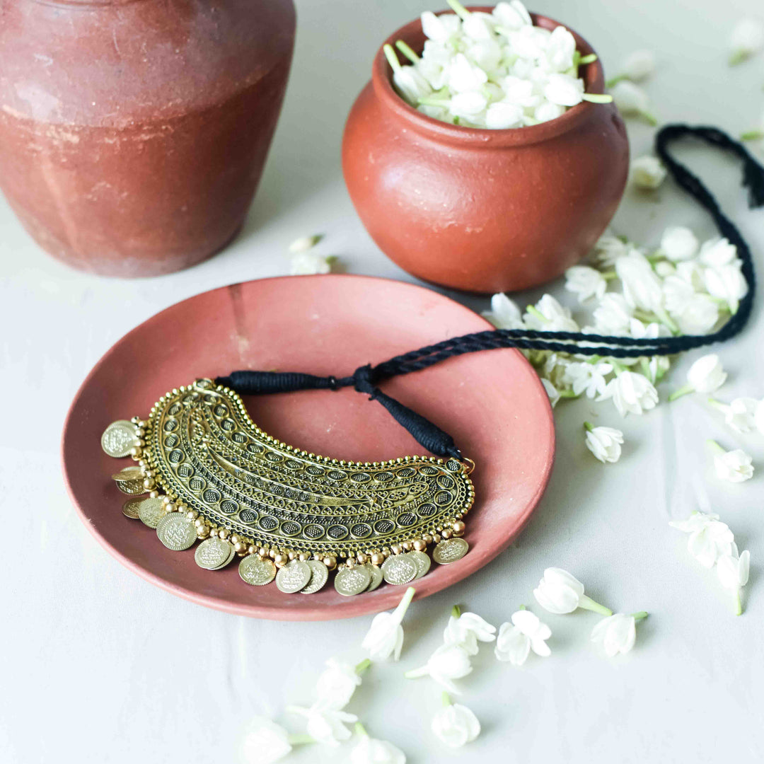 Yami Metal Pendant Necklace