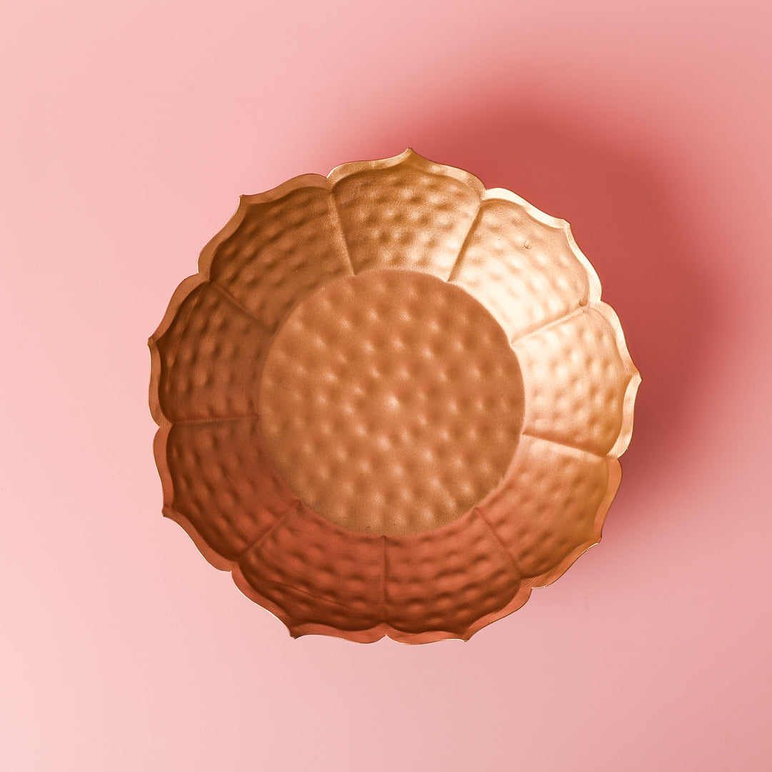 Nine Petal Metal Urli