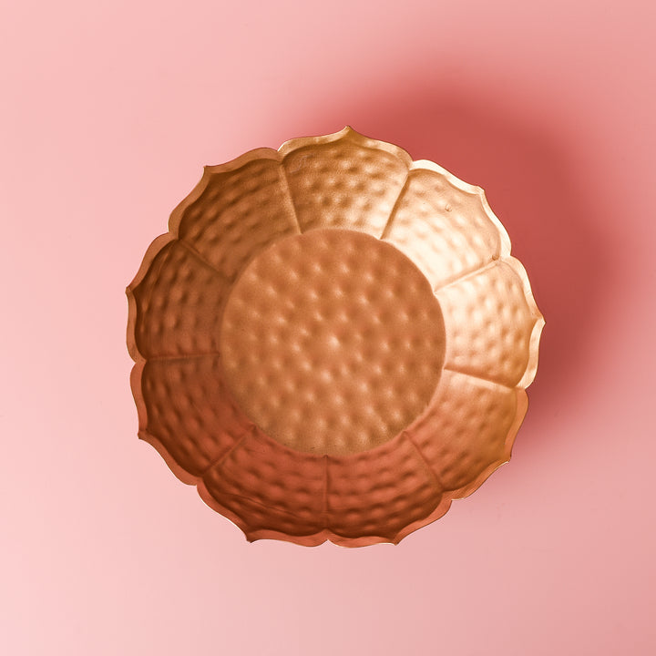 Nine Petal Metal Urli