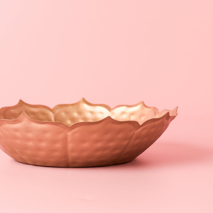 Nine Petal Metal Urli