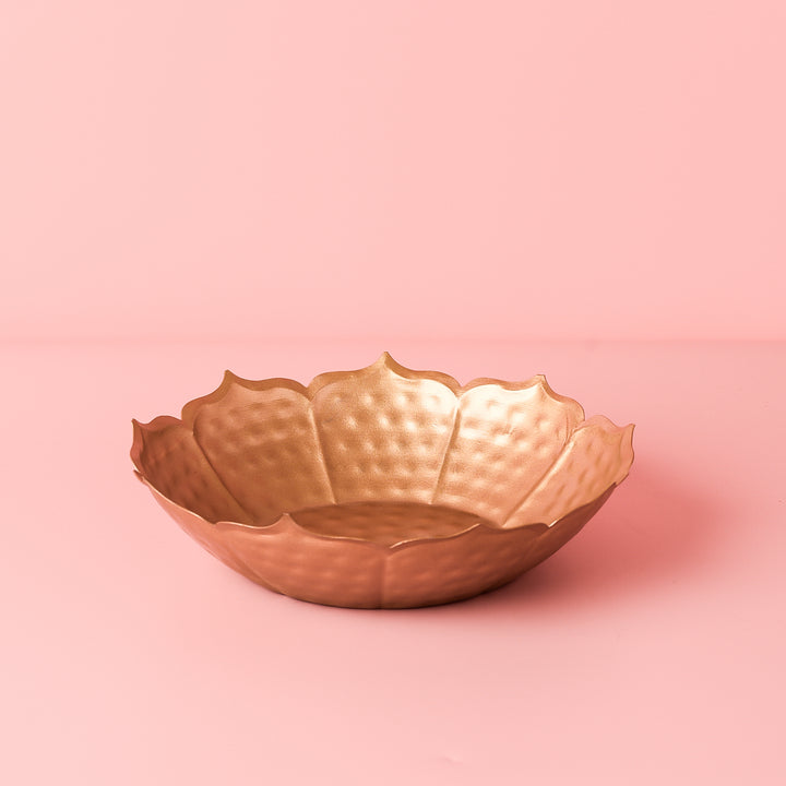 Nine Petal Metal Urli