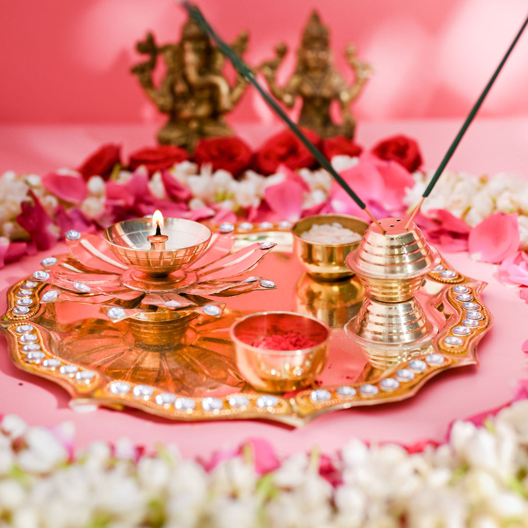 Nishta Aarti Plate & Premium Family Rakhi Celebration Combo